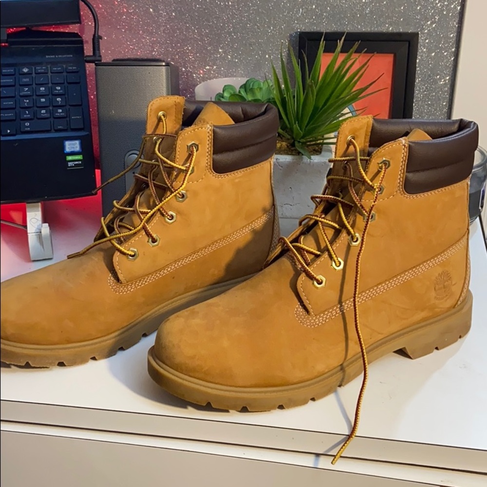 BRAND NEW TIMBERLANDS